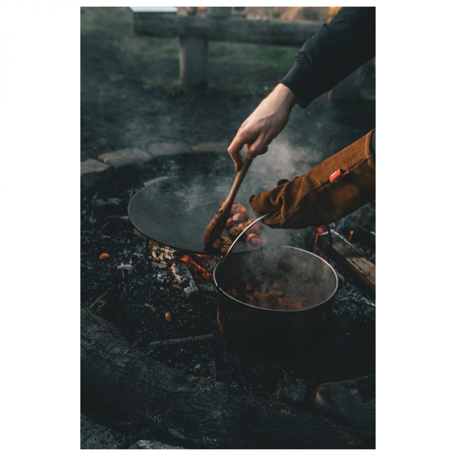 Robens Bighorn 3 Legged Pan - Skillet - Image 2